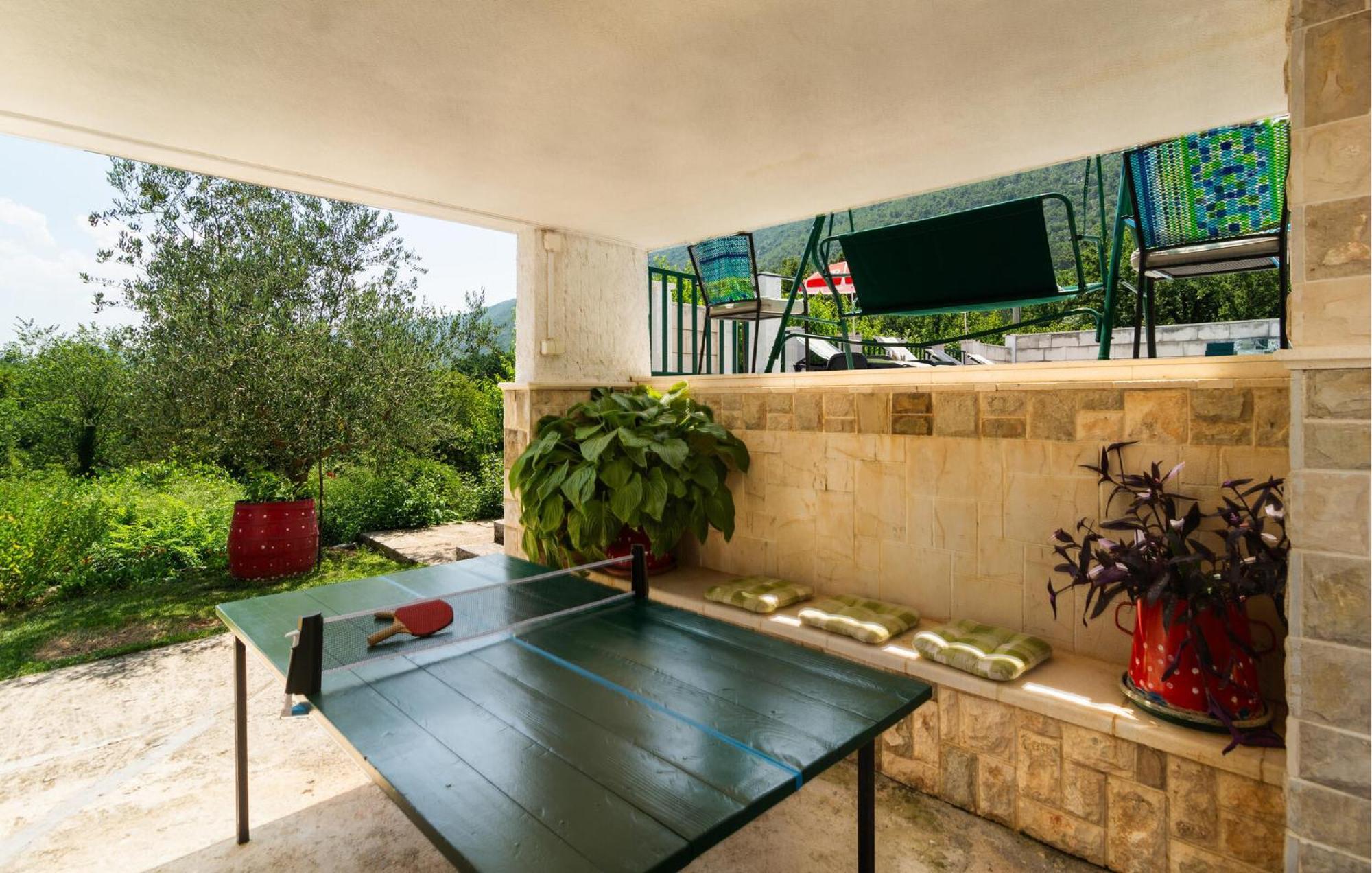 Cozy Home In Podaspilje With Kitchen Svinisce Εξωτερικό φωτογραφία