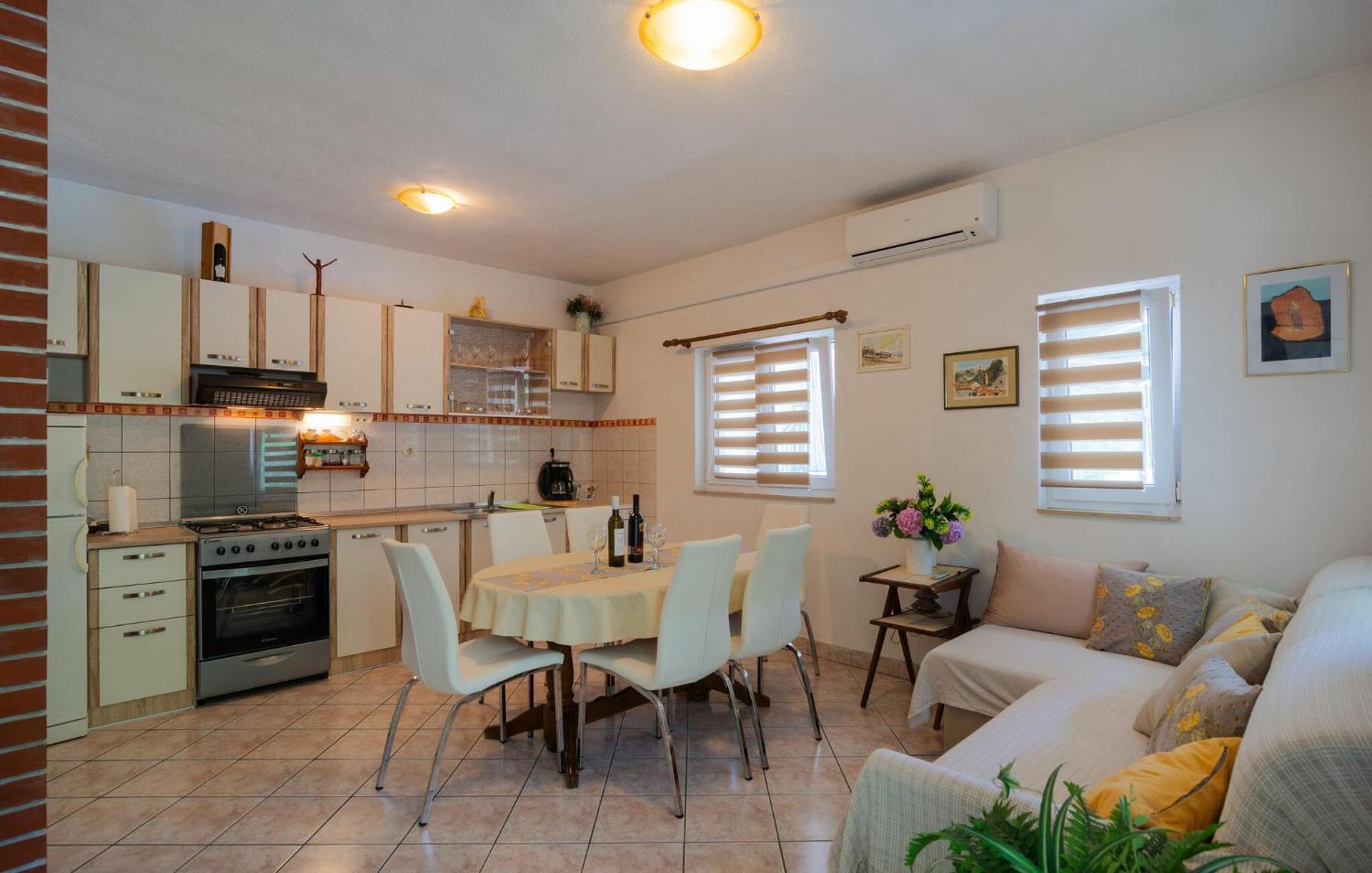 Cozy Home In Podaspilje With Kitchen Svinisce Εξωτερικό φωτογραφία