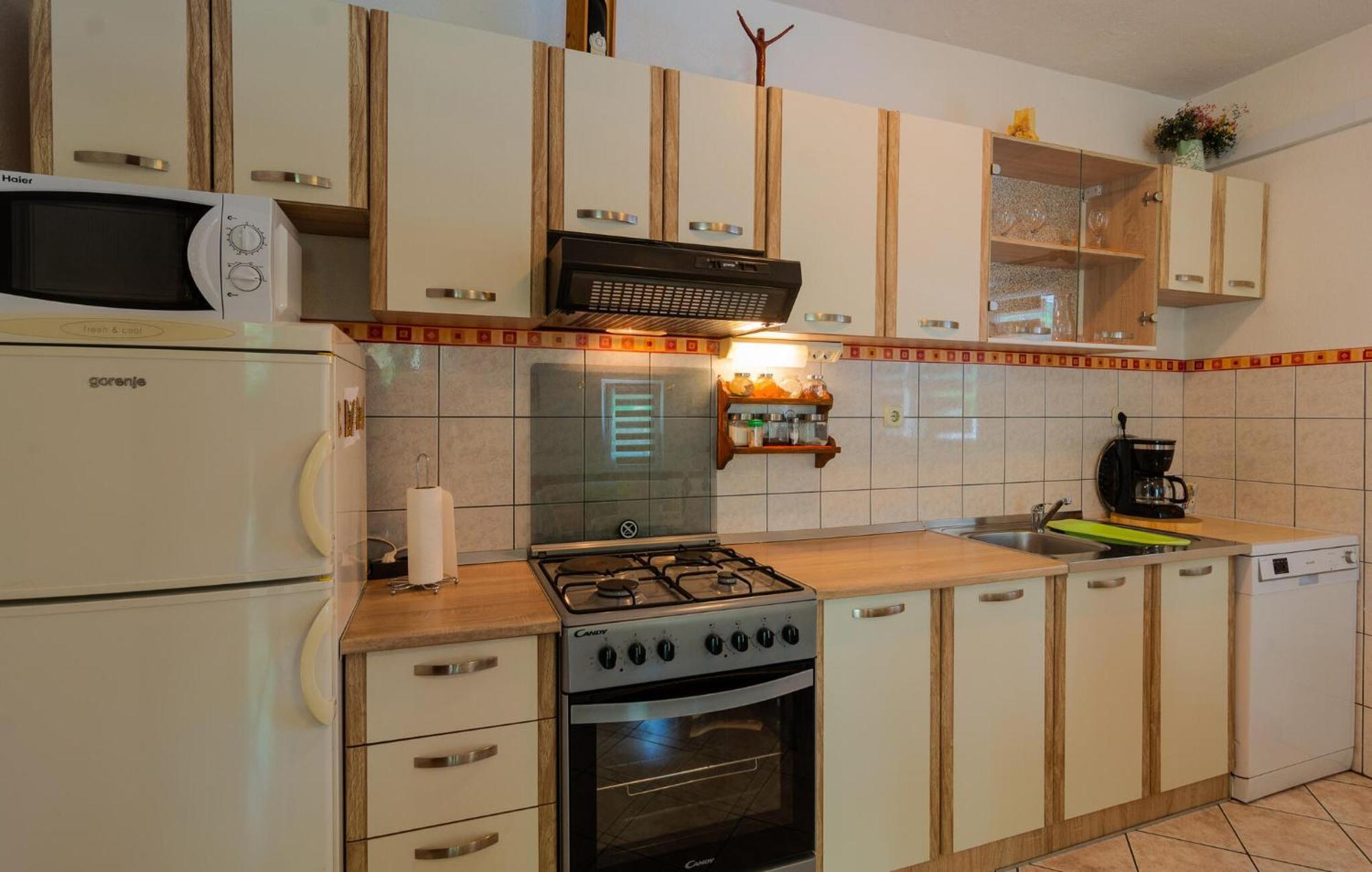 Cozy Home In Podaspilje With Kitchen Svinisce Εξωτερικό φωτογραφία