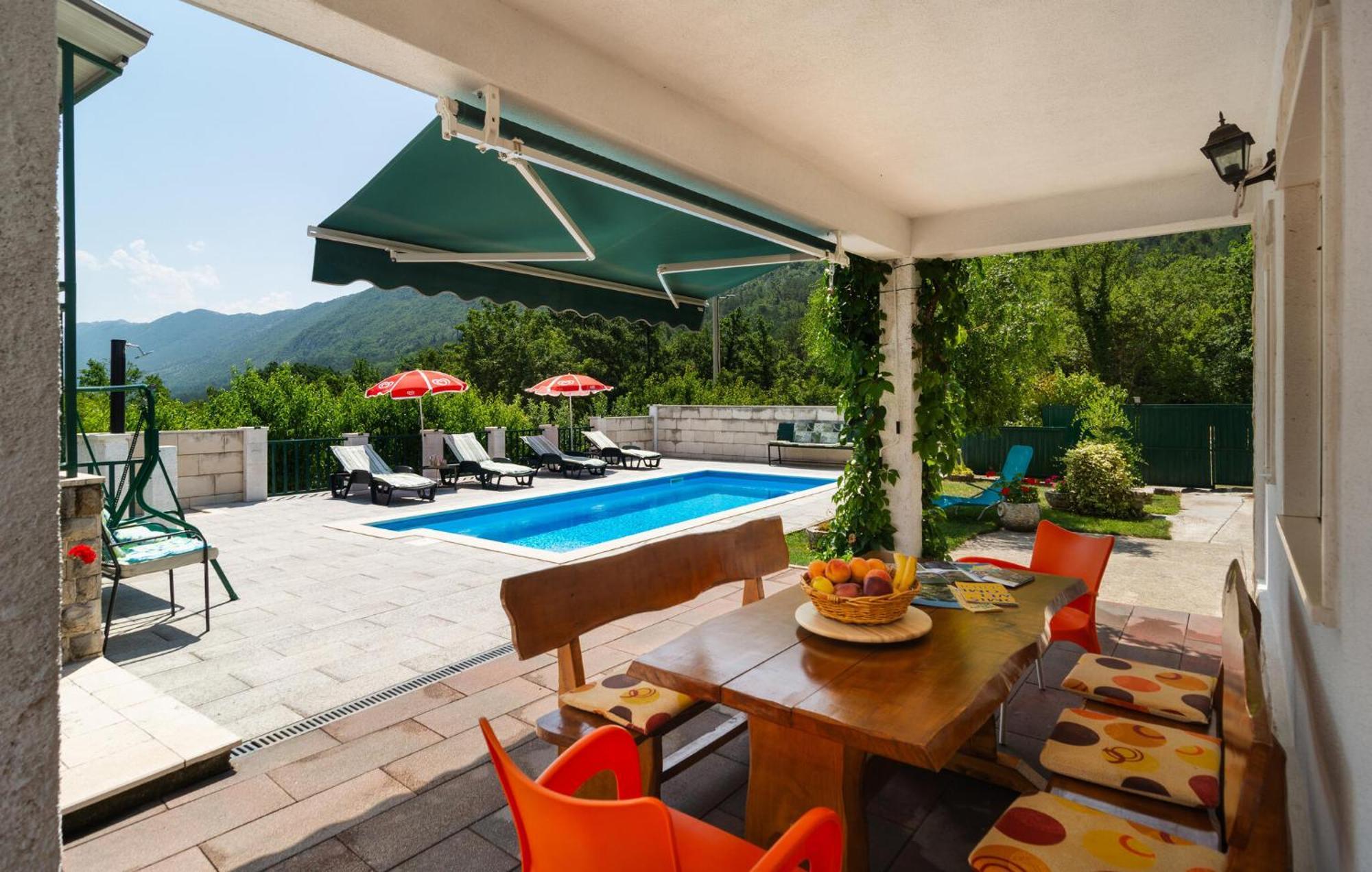 Cozy Home In Podaspilje With Kitchen Svinisce Εξωτερικό φωτογραφία