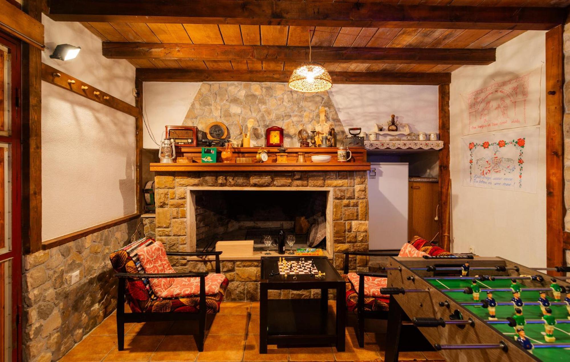 Cozy Home In Podaspilje With Kitchen Svinisce Εξωτερικό φωτογραφία