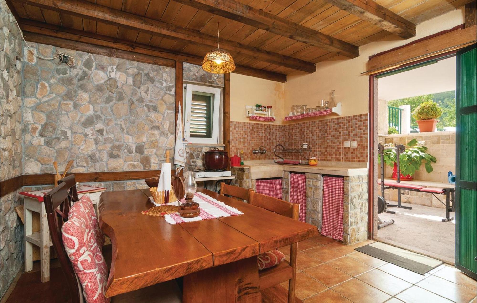Cozy Home In Podaspilje With Kitchen Svinisce Εξωτερικό φωτογραφία